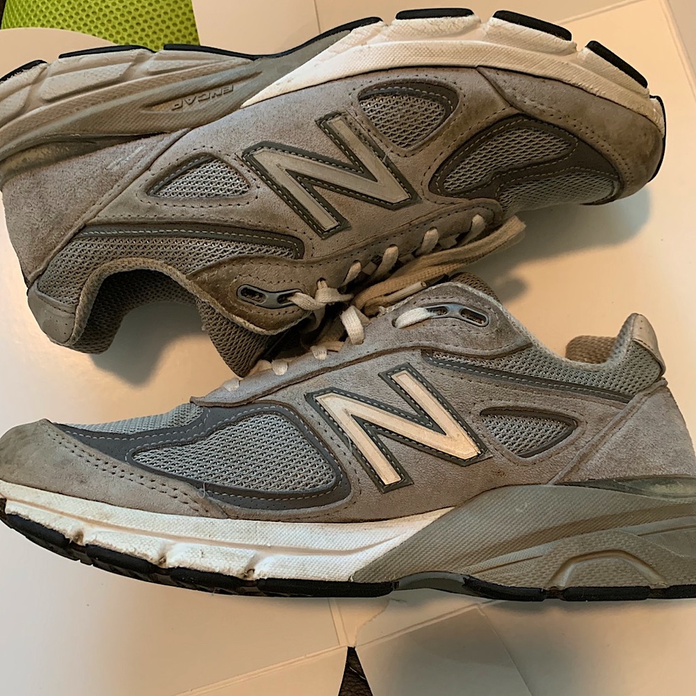 New Balance 990v4